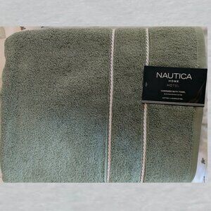 Nautica Ocean Soft Green Bath Towel Measures 30 x 54 in